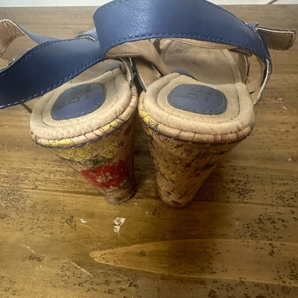 BOC Blue Leather Floral Buckle Strap 10 M Z16834 Sandal Wedge Heel